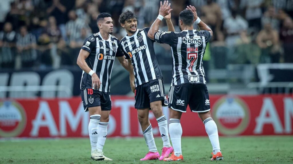 Atlético-MG leva susto, vence Peñarol e encaminha classificação na Libertadores