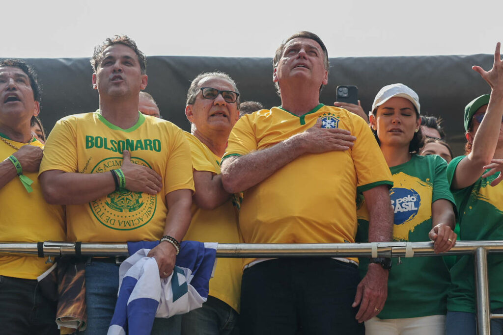 Ato de Bolsonaro no Rio pretende minimizar minuta do golpe