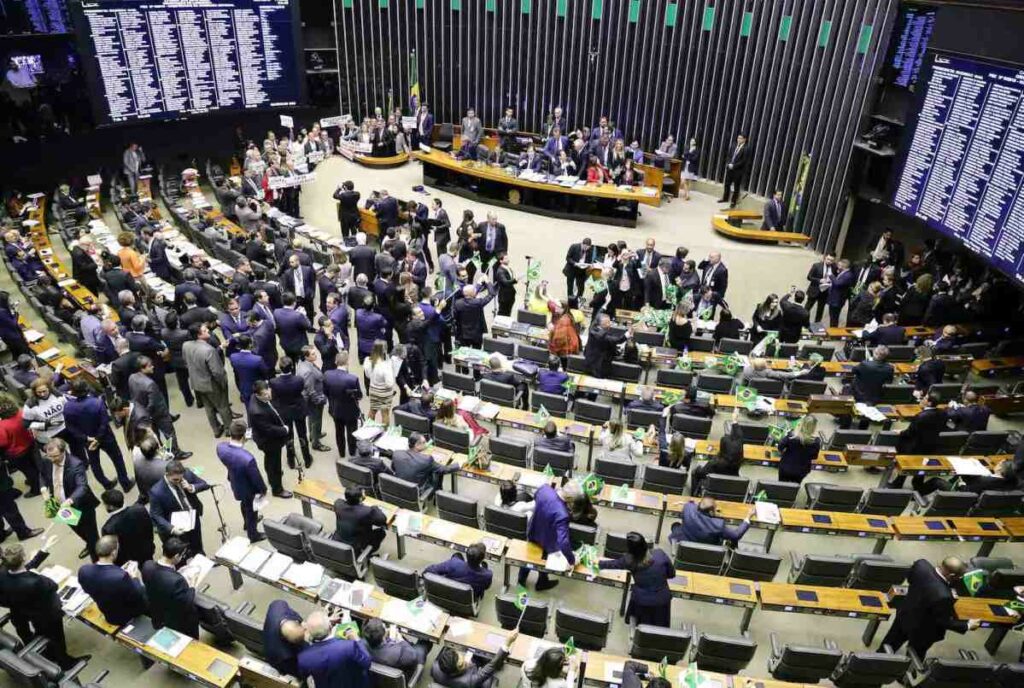 Câmara inicia votação para decidir se manterá prisão do deputado