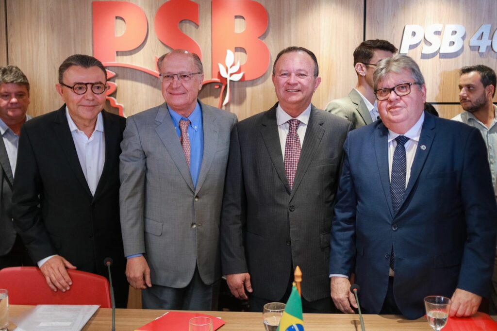 Carlos Brandão participa de reunião do PSB para debater eleições