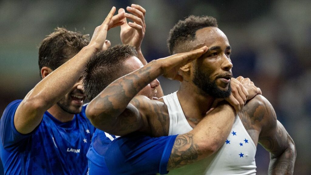 Cruzeiro vence o Botafogo em jogo de cinco gols na