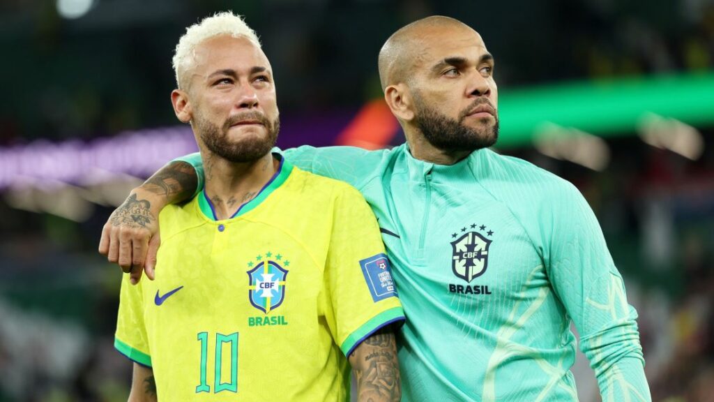 Daniel Alves devolve 150 mil euros à família de Neymar,