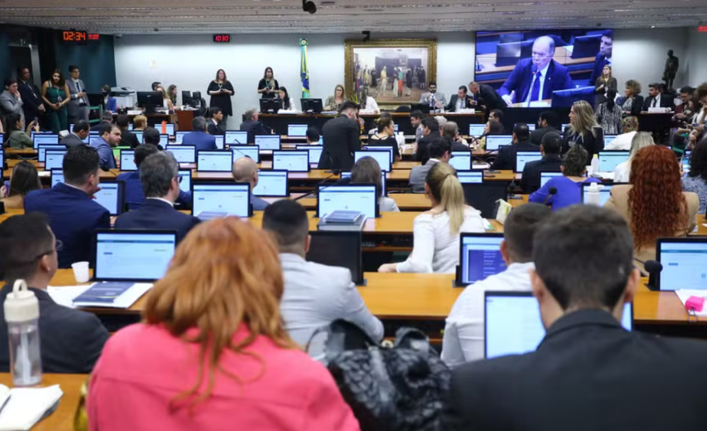 Deputados do RJ divergem sobre projeto que libera Estados para