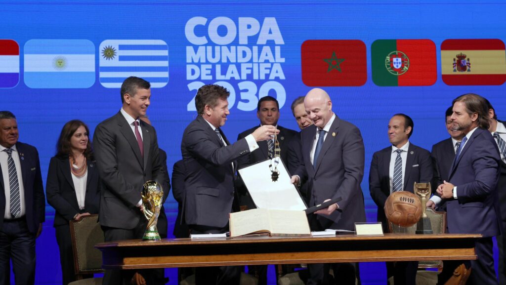 Fifa e Conmebol assinam documento por jogos da Copa do