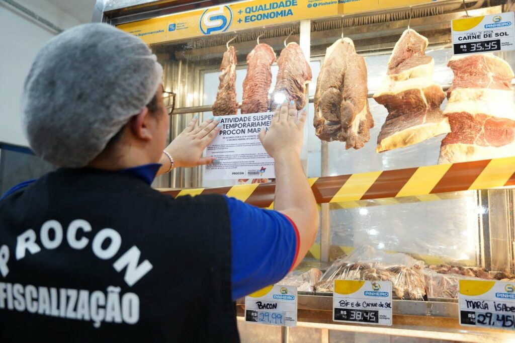 Frigorífico de supermercado é interditado após cliente encontrar rato