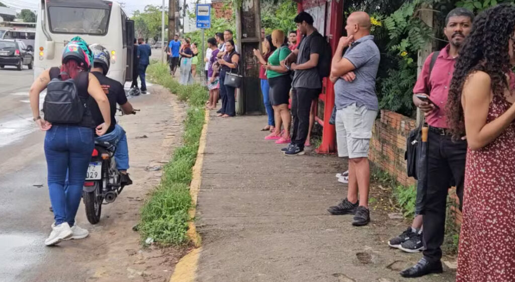 Greve dos motoristas de ônibus não tem prazo para acabar