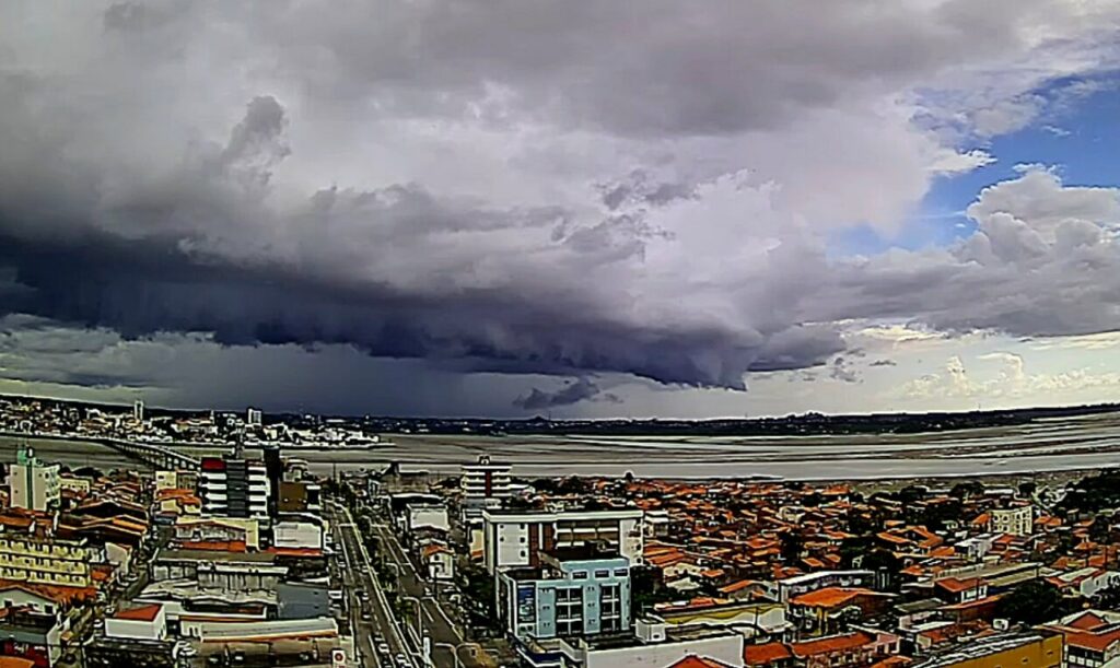 INMET emite alerta de chuvas intensas para todo o MA