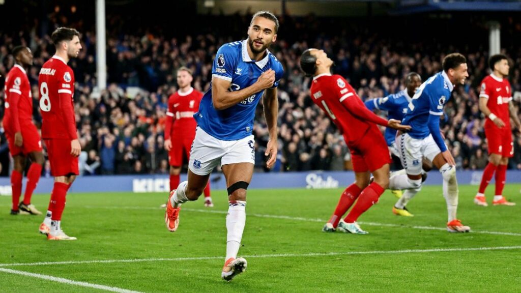 Liverpool perde clássico para Everton e se complica na luta