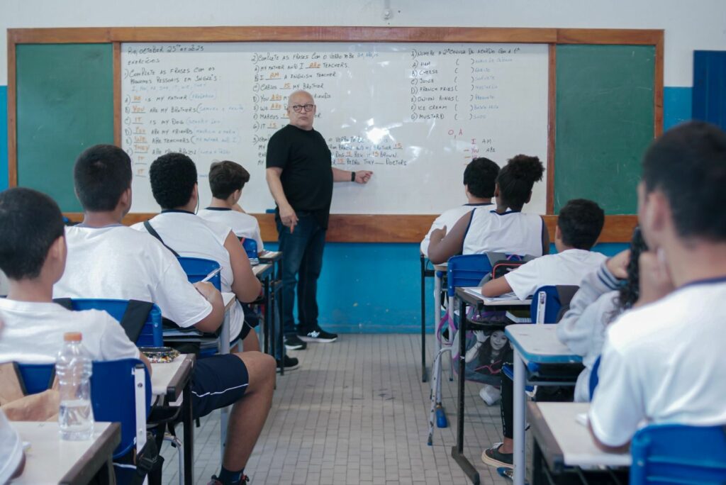 Número de professores concursados cai ao menor patamar em 10