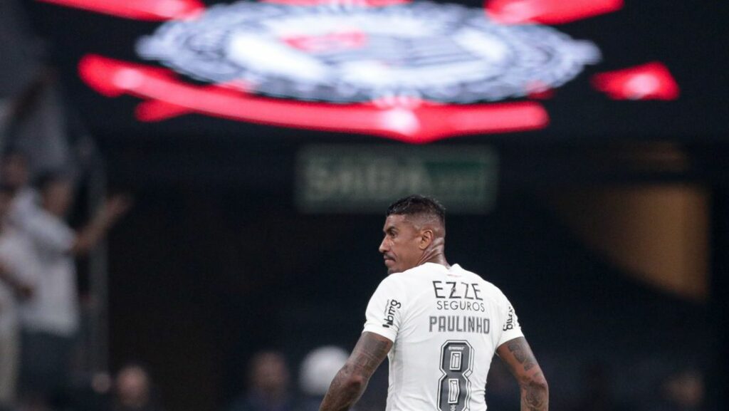 Paulinho responde se quer ficar no Corinthians e fala sobre