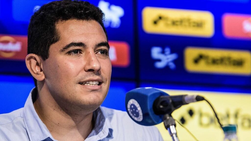 Pedro Martins deixa Cruzeiro e vira diretor de futebol do