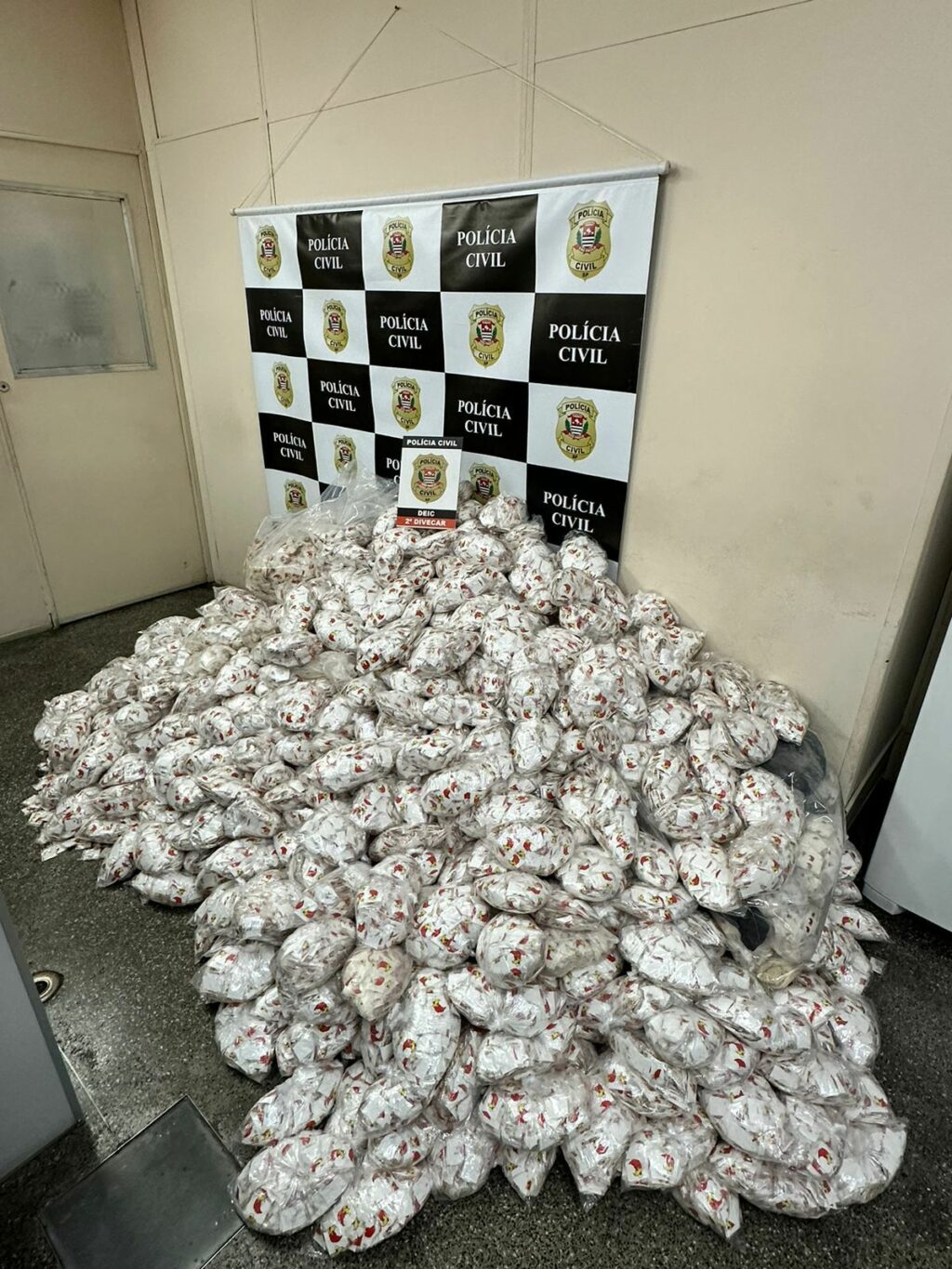 Polícia encontra e desativa “fábrica de cocaína” na região de