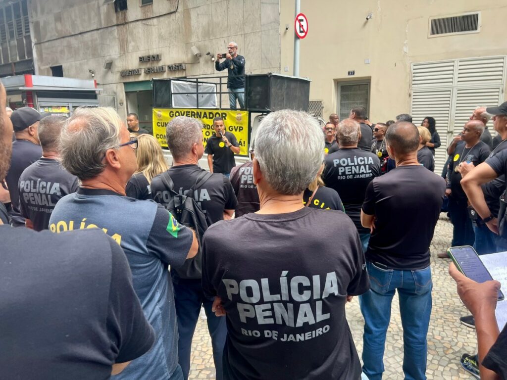 Policiais penais fazem ato na Alerj para pedir apoio de