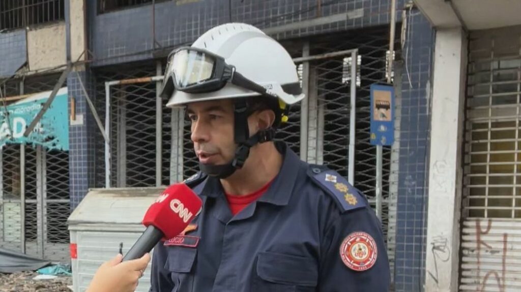 Pousada incendiada em Porto Alegre está isolada e a cargo