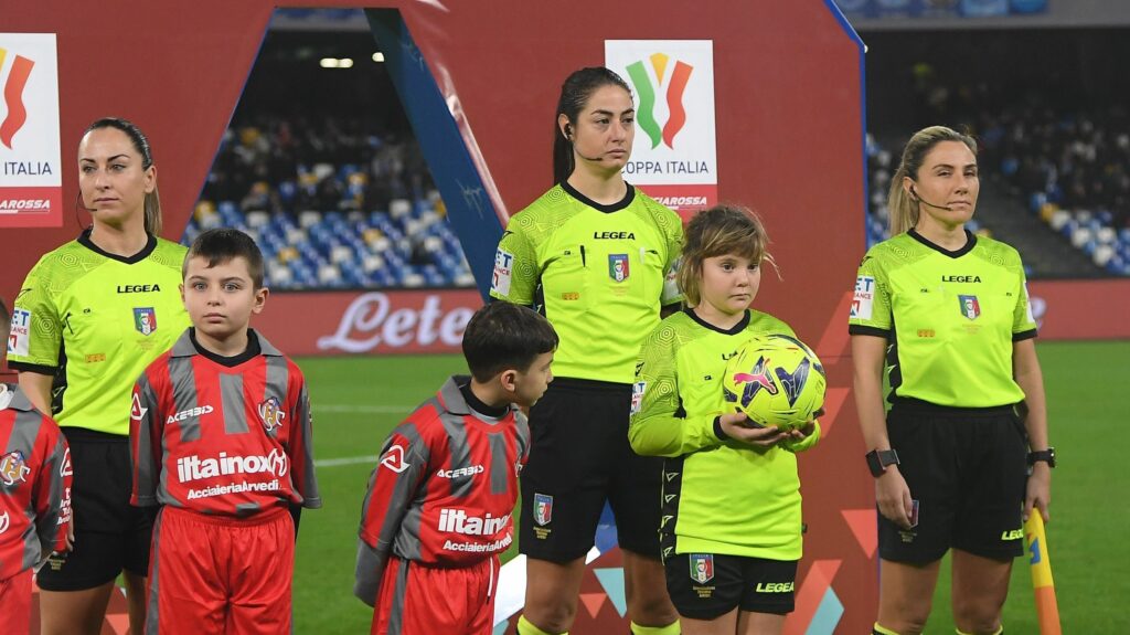 Serie A da Itália terá trio de arbitragem feminino pela