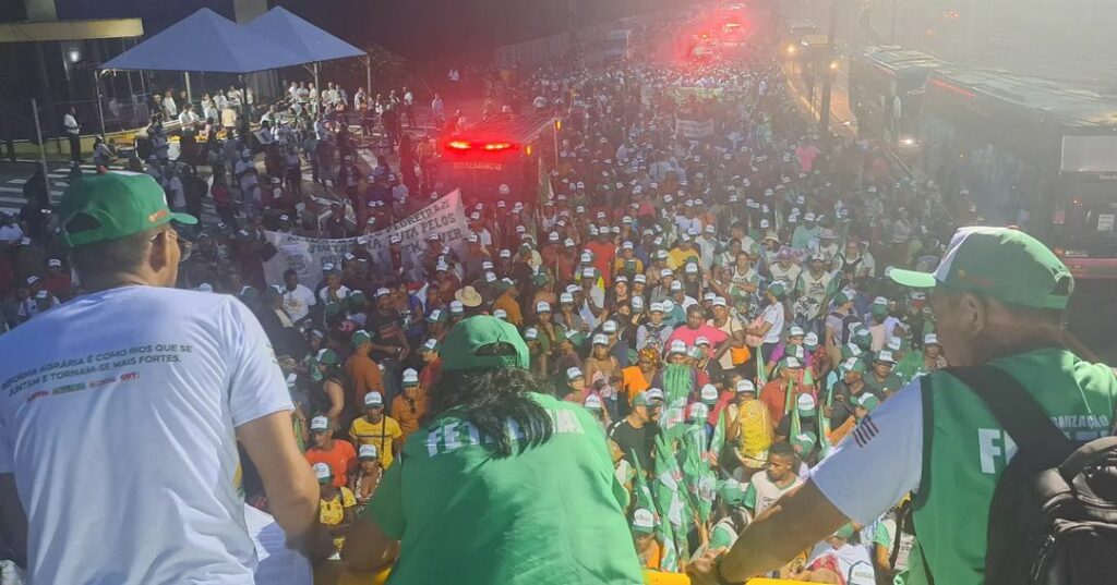 Trabalhadores rurais protestam contra violência no campo em São Luís;