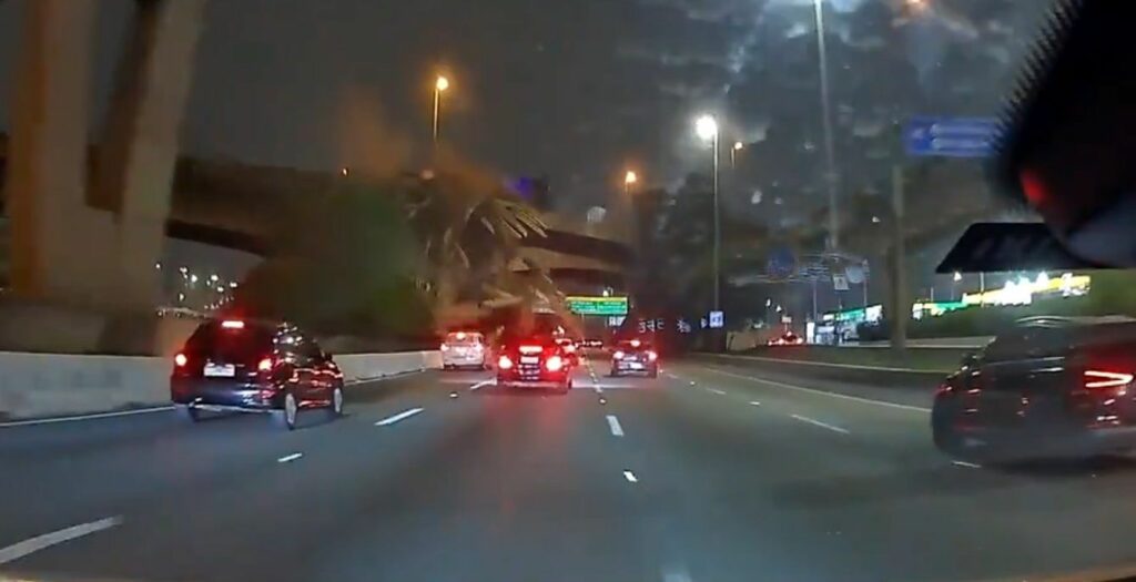 Vídeo: Caminhão tomba em viaduto de acesso da Rodovia Anhanguera