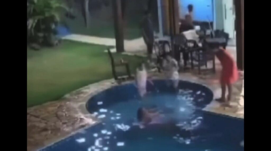 Vídeo mostra momento em que noiva cai na piscina durante