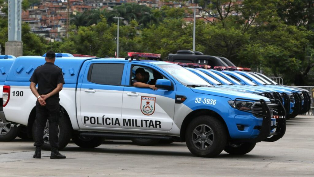 13 policias militares são presos após denúncia de corrupção no