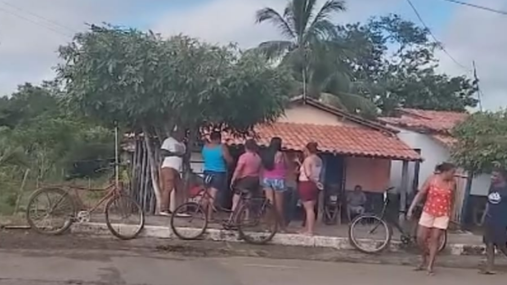 ÁUDIO: Mulher é encontrada morta no quintal de um bar