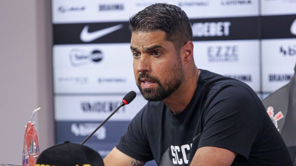 António Oliveira aponta fator determinante na derrota do Corinthians