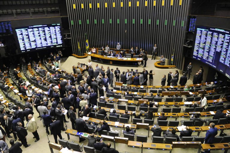 Após derrota no Congresso, governo conta com judicialização no Supremo