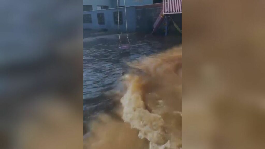 Após nova cheia, Guaíba tem ondas e invade casas; bairro