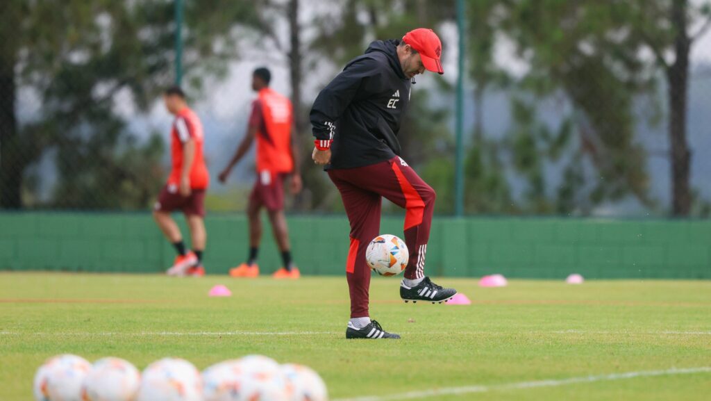 Após um mês sem jogar, Internacional volta a campo em