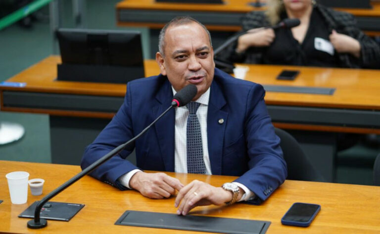 Aprovado projeto de Max Lemos que prevê censo de déficit