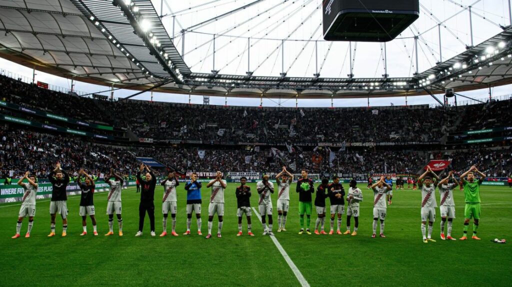 Bayer Leverkusen vence no Alemão e iguala recorde de invencibilidade