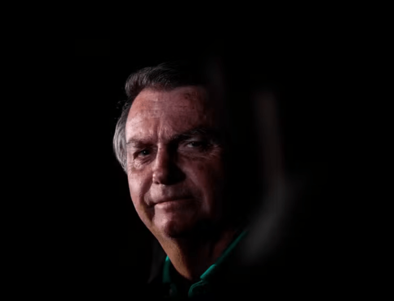 Bolsonaro é rejeitado por mais da metade dos brasileiros, mostra