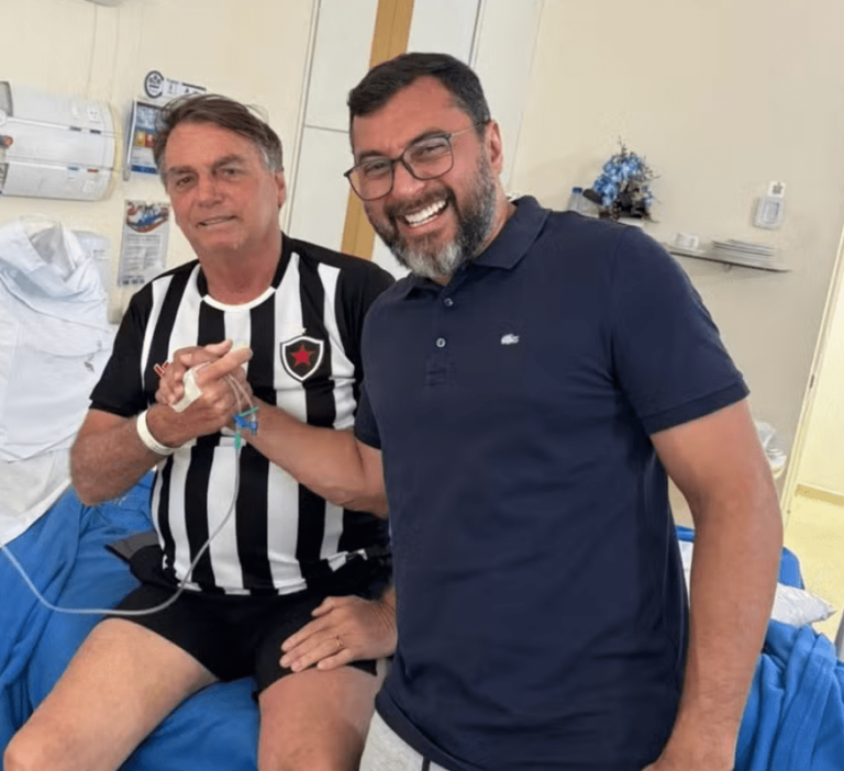 Bolsonaro retorna a hospital em Manaus, um dia após ter