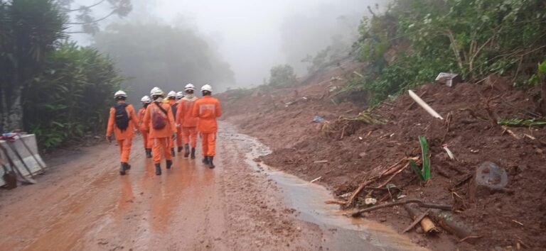 Bombeiros baianos já resgataram mais de 200 vítimas das chuvas