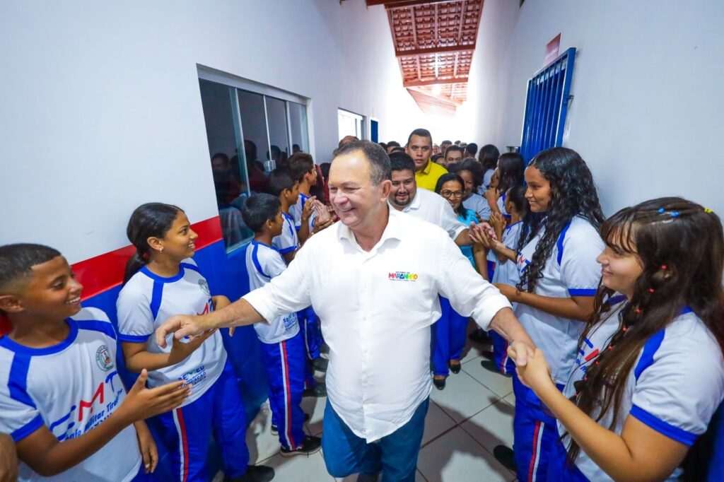 Brandão anuncia convocação de mais de mil professores seletivados para