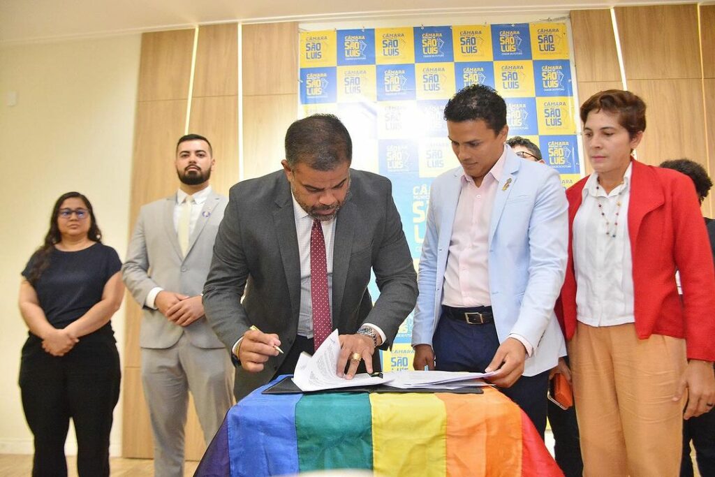 Câmara promulga 4 leis que beneficiam população LGBTQIAP+