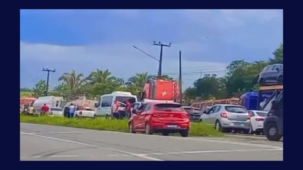 Caminhão-tanque tomba em Bacabeira e interdita a entrada de São