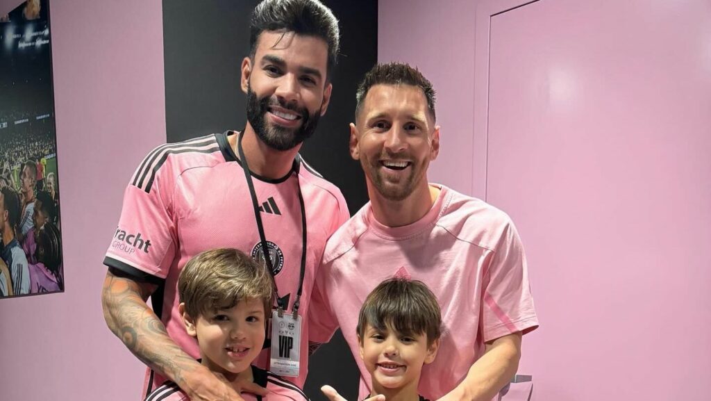 Cantor sertanejo tieta Messi em jogo do Inter Miami: “Ídolo