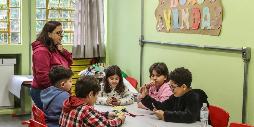 Cerca de 173 mil estudantes estão sem previsão de volta