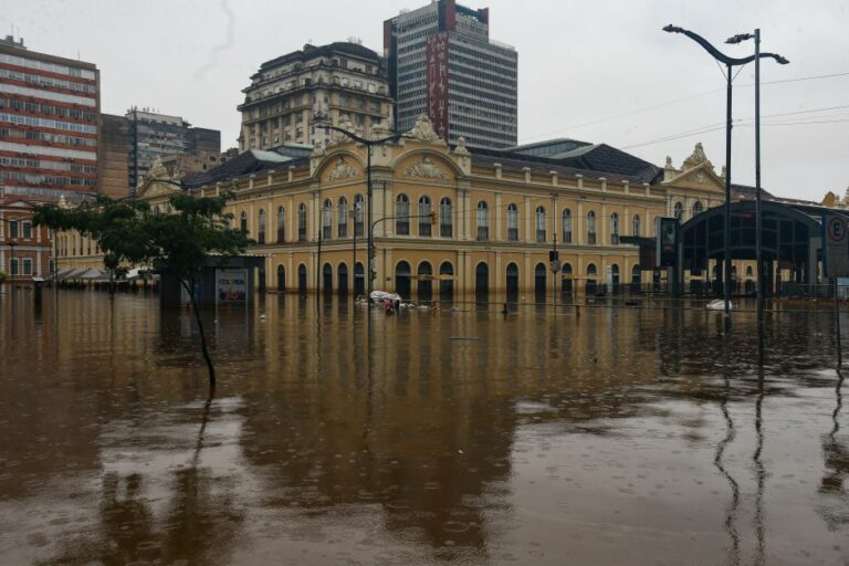 Chuvas no RS: após dois dias, Guaíba volta a ficar