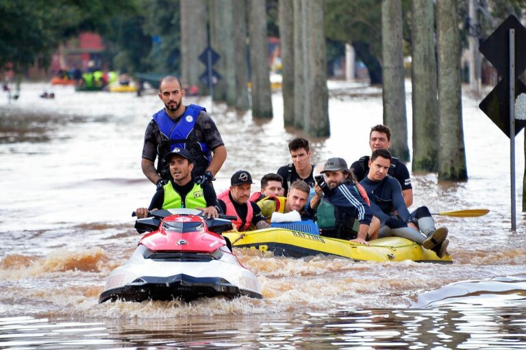 Chuvas no RS: chega a 100 o número de mortos