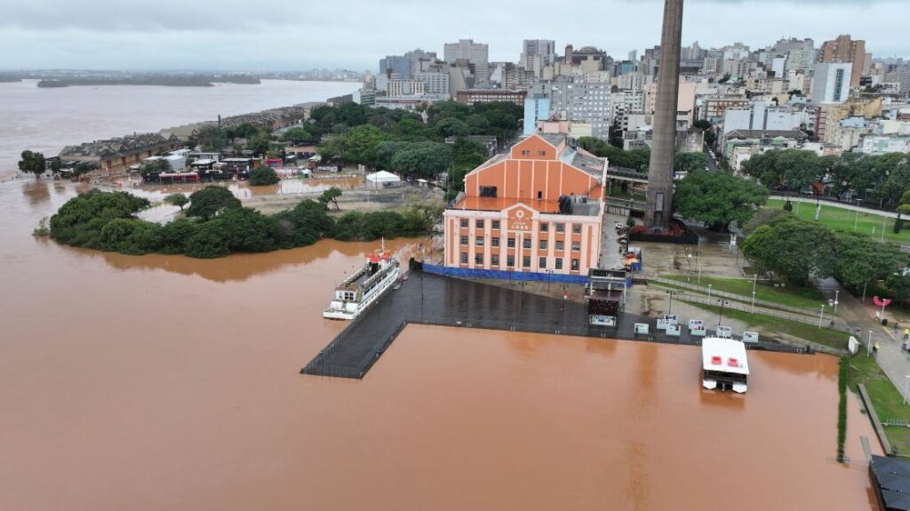 Chuvas no RS: prefeitura evacua centro de Porto Alegre por