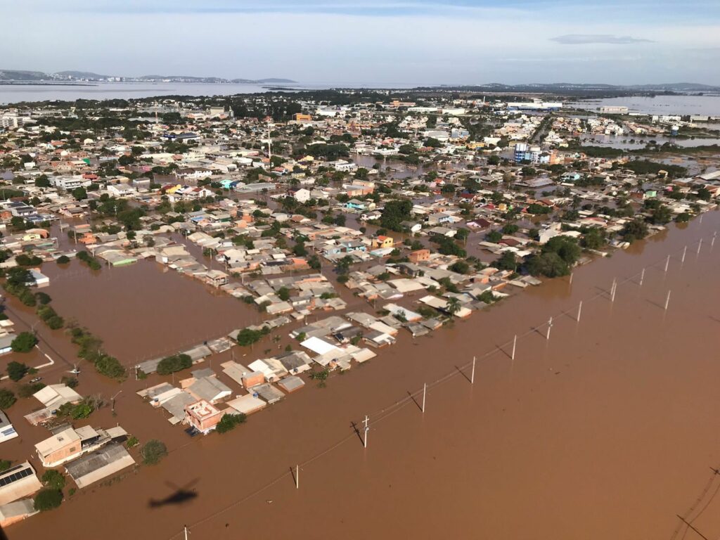 Chuvas no RS: sem água, luz e comida, prefeito decide