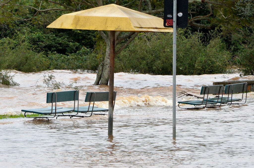 Cidades do RS e SC têm alerta para fortes temporais