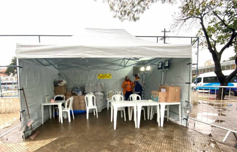 Com baixas temperaturas, prefeitura de SP distribui comida e cobertores