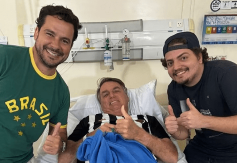 Com erisipela, Bolsonaro será transferido de Manaus para hospital em