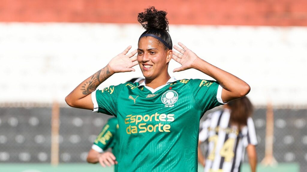 Com hat-trick de Amanda Gutierres, Palmeiras goleia Santos no Brasileiro