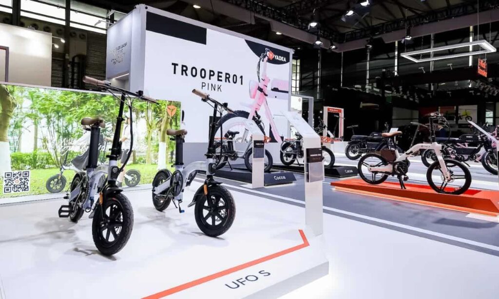 Compacta e dobrável: maior fabricante de e-bikes do mundo apresenta