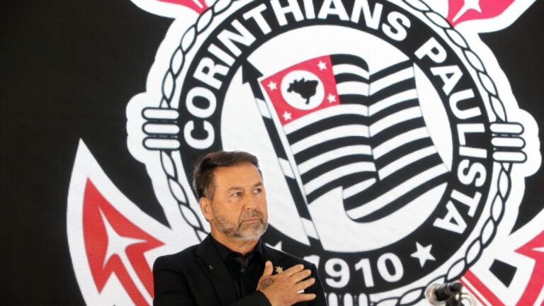 Corinthians quita salários atrasados do elenco e inicia pagamento dos