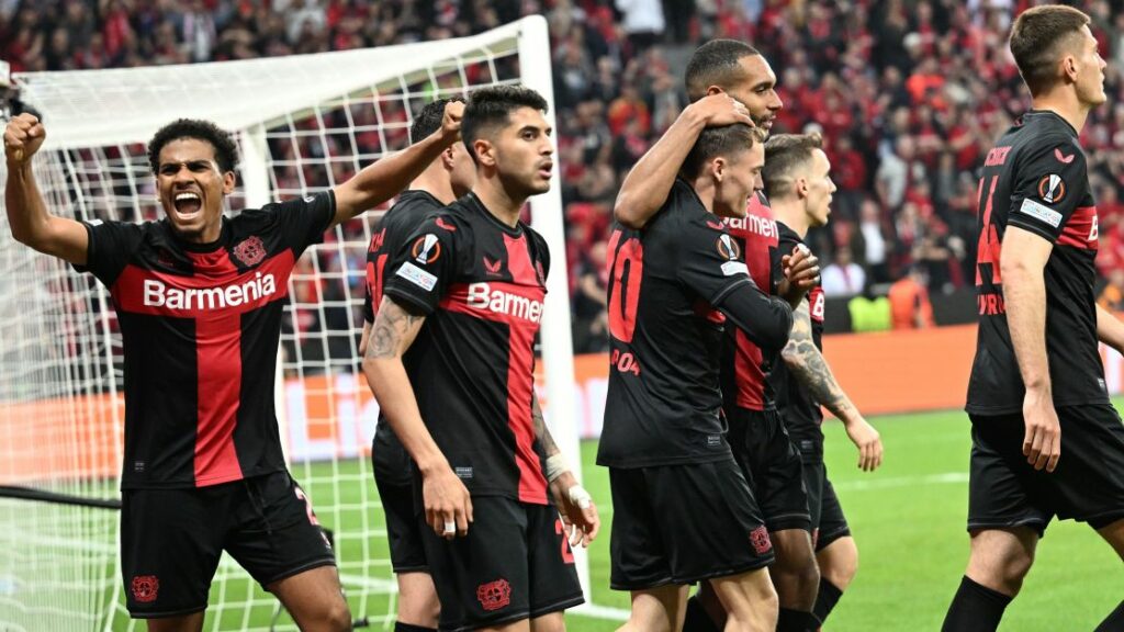 De novo? Invicto, Bayer Leverkusen marca no último minuto e