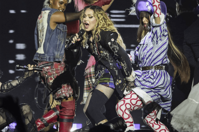 Deputado quer punição para Madonna, Anitta, Pabllo Vittar e organizadores